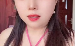 女生迈开腿让男生吃草莓膀胱